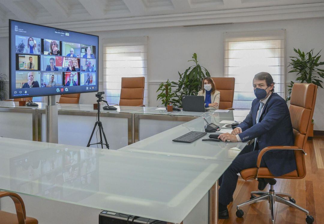 Mañueco en la reunión telemática con los representantes de la enseñanza concertada