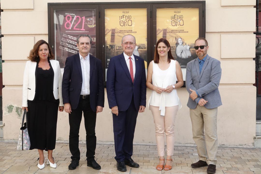 El director del Festival de Málaga, Juan Antonio Vigar, junto a Francisco de la Torre y Noelia Losada