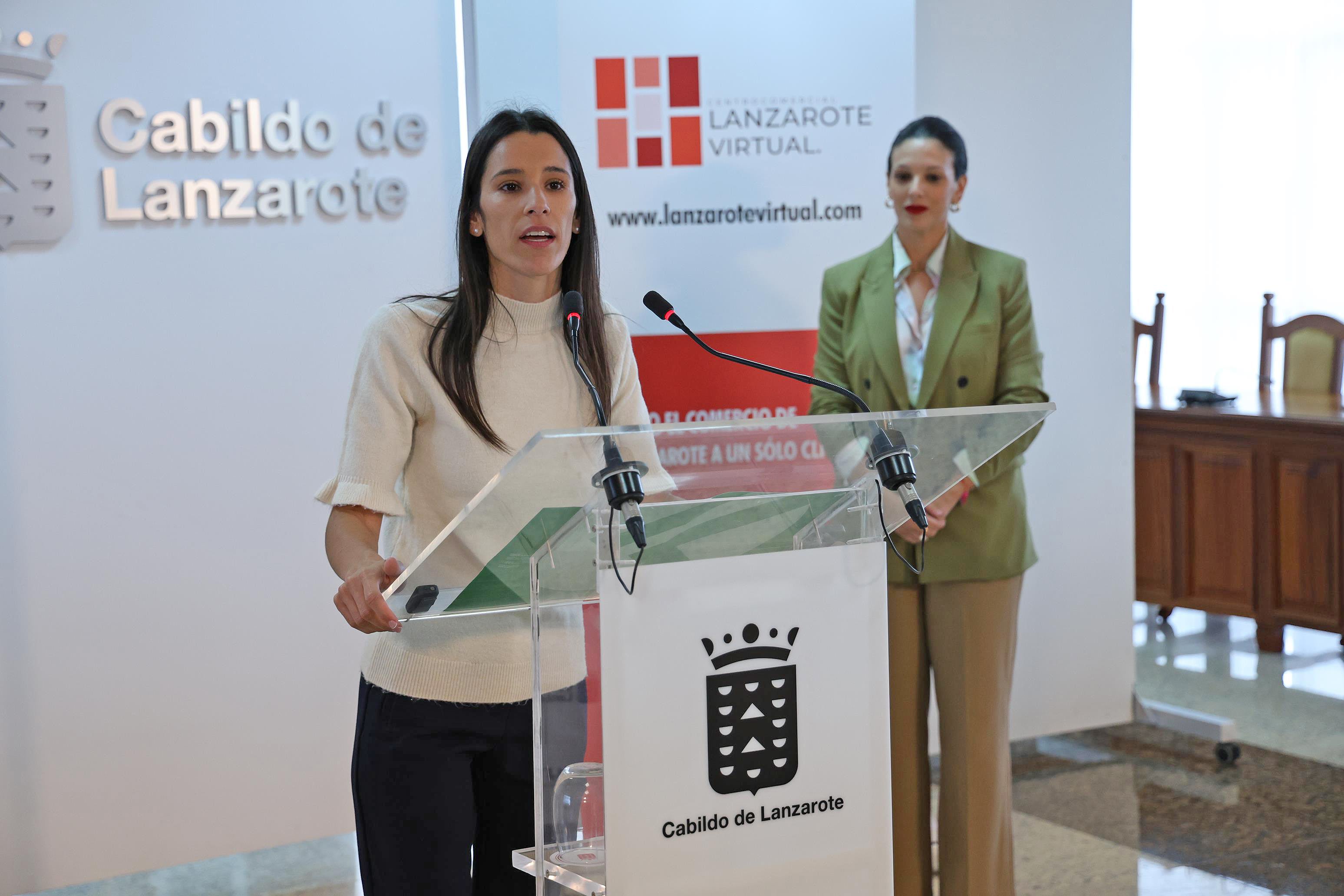 La consejera de Comercio del Cabildo de Lanzarote, Aroa Revelo, en la presentación LanzaroteVirtual.