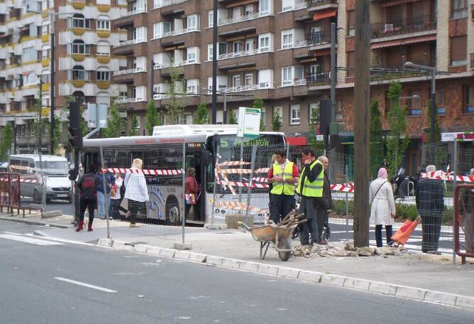 Parada provisional de TUVISA en la Avenida Gasteiz