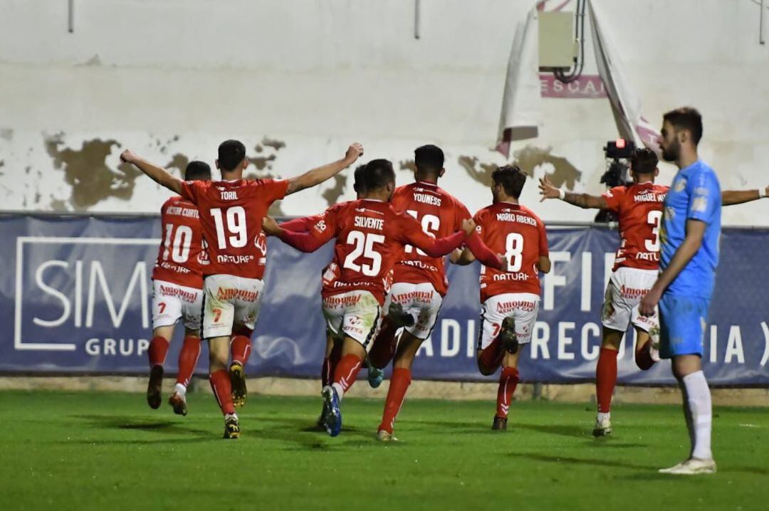 El Real Murcia celebra un gol ante el Yeclano Deportivo