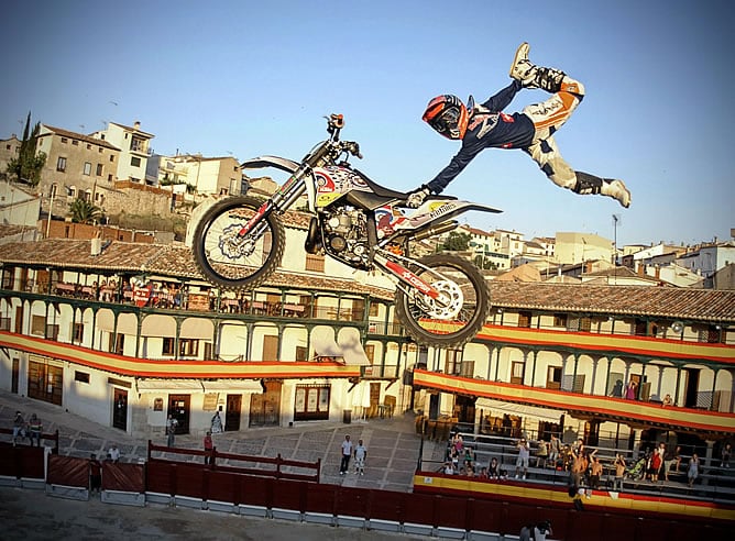 Dani Torres se prepara en la plaza de toros de Chinchón