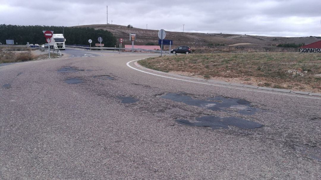 Piden el arreglo de las rotondas de Aguilar de Campoo (Palencia)