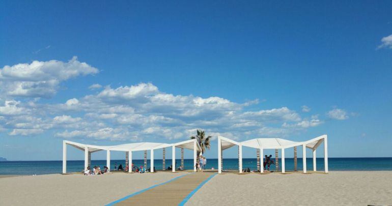 Espacio para las personas con movilidad reducida en la playa de San Juan