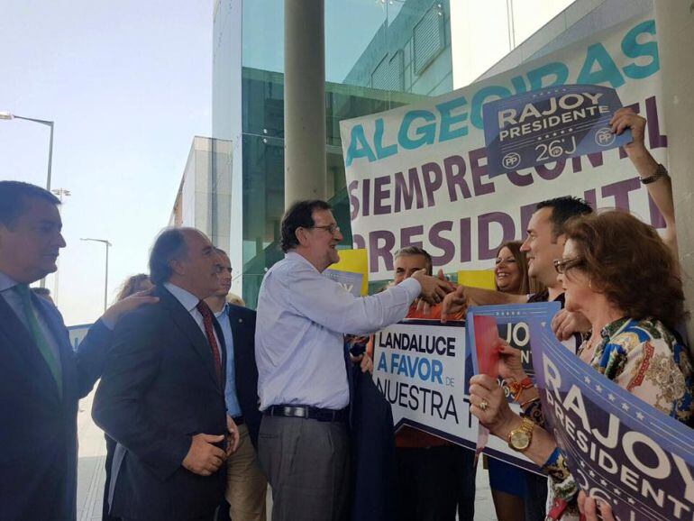 Mariano Rajoy saluda a militantes y simpatizantes en Algeciras