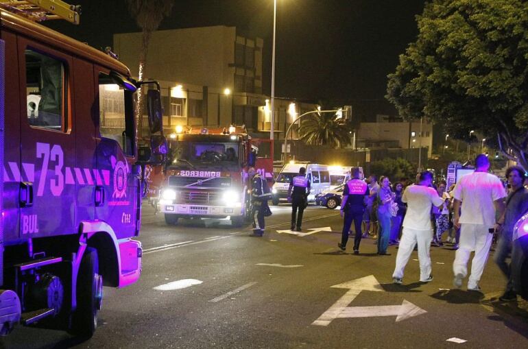 El incendio que se declaró poco antes de las 21:00 horas en el Hospital de la Candelaria se sofocó sobre las 23:00