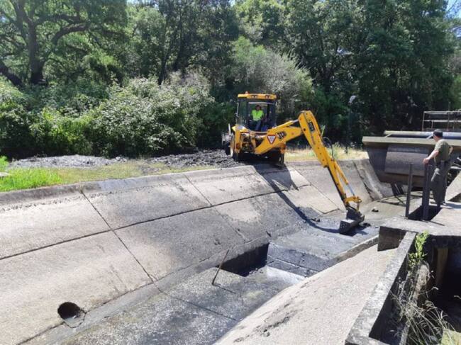 Obras en el canal de Guadarranque.