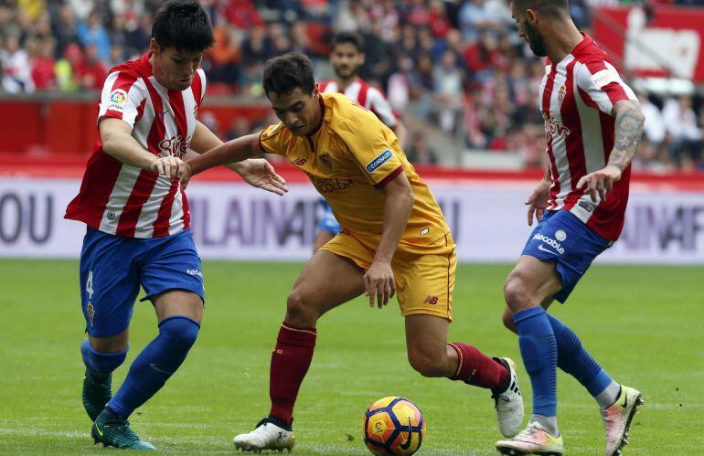 Meré y Lillo presionan al delantero Ben Yedder