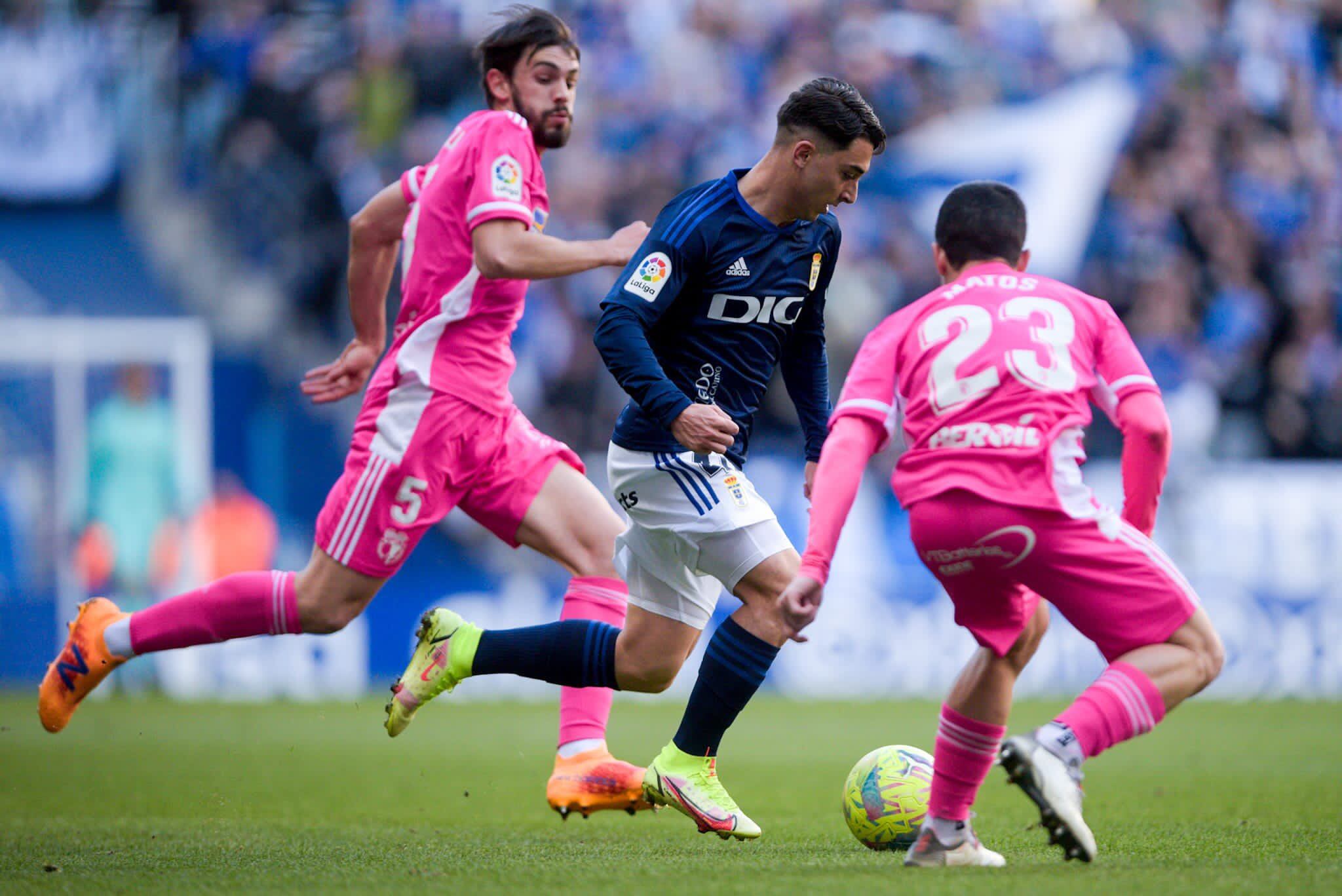 Raúl Moro en un partido del Real Oviedo