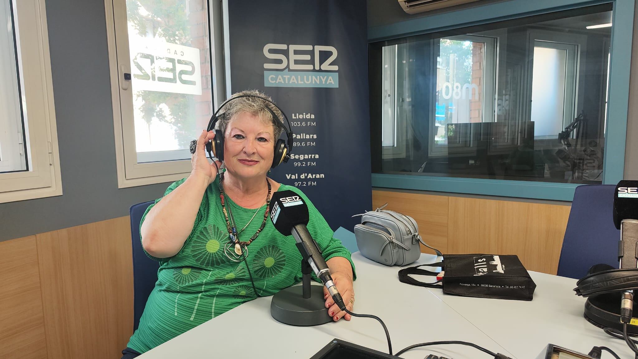 La presidenta de l'associació veïnal del barri de la Bordeta de Lleida, durant l'entrevista a Ràdio Lleida.