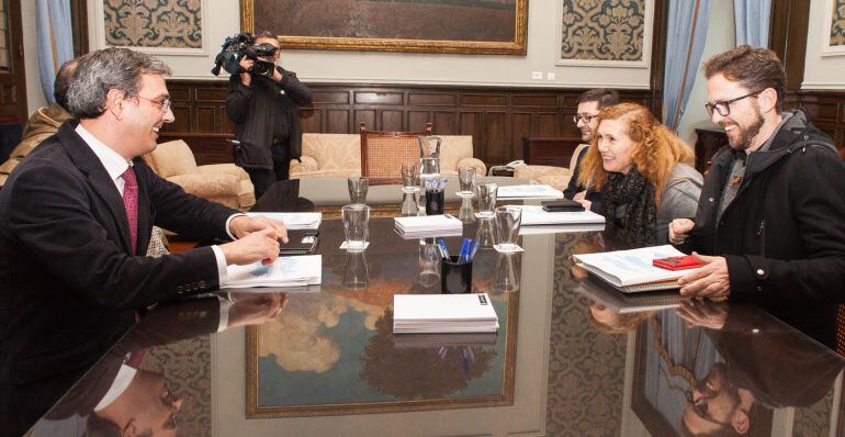 Reunión entre representantes de Marea y PSOE