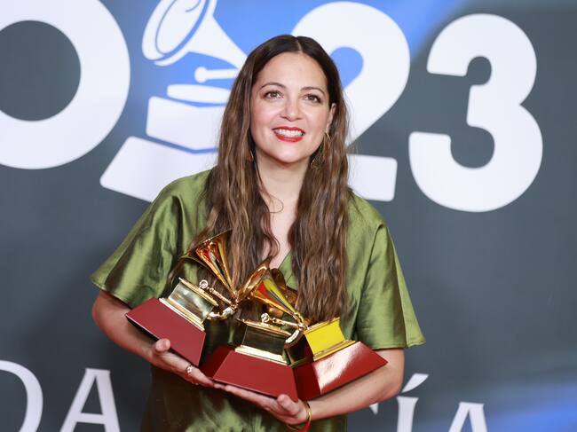 Natalia Lafourcade, en la alfombra roja de los Premios Grammy Latinos. (Photo by Patricia J. Garcinuno/WireImage)