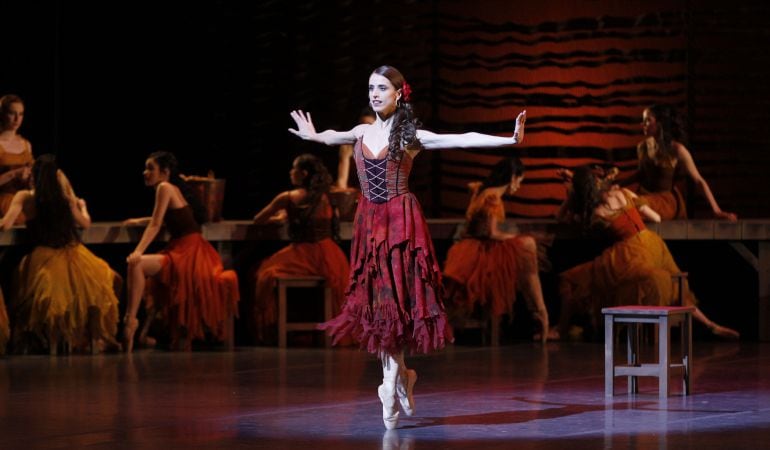 La primera bailarina del Ballet Nacional de Uruguay, María Noel Riccetto