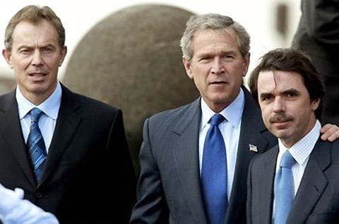 Bush y Aznar en la famosa foto de las Azores.