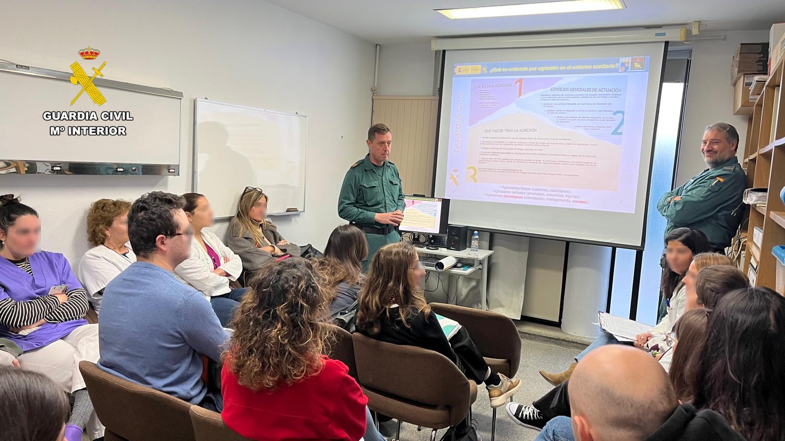 La Guardia Civil forma al personal sanitario en la prevención de agresiones
