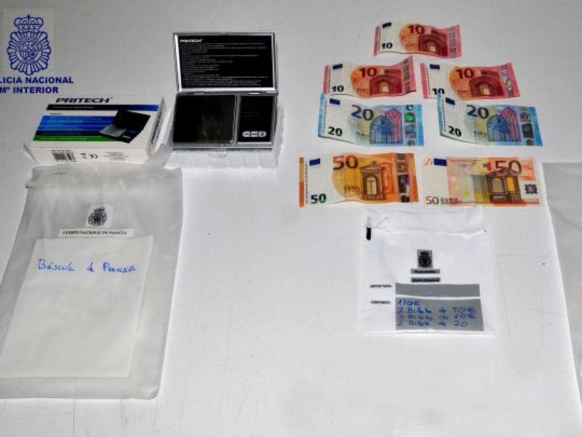 Detenidas dos personas por tráfico de drogas a pequeña y mediana escala