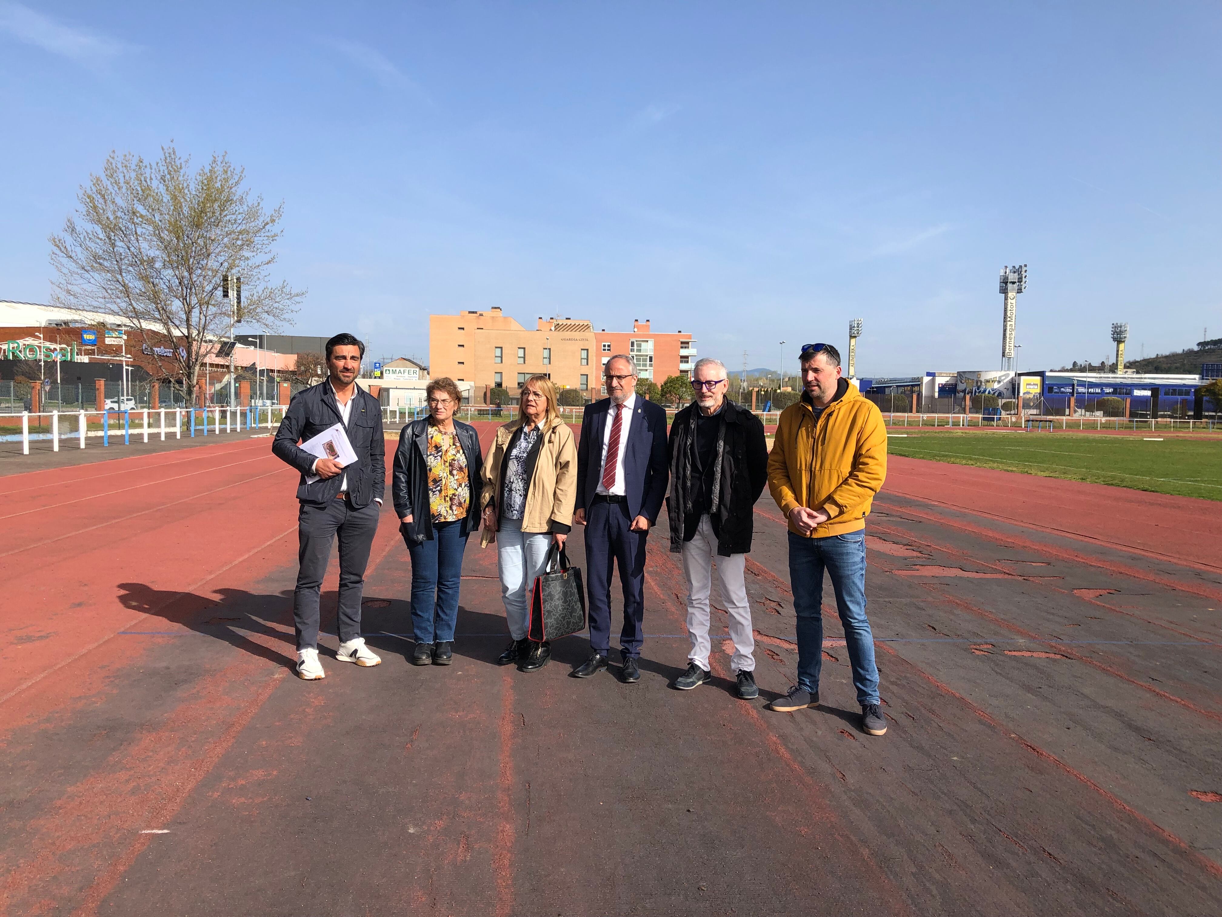 Renovar la pista sintética y ampliar a ocho calles son las mejoras de las pistas de atletismo Colomán Trabado