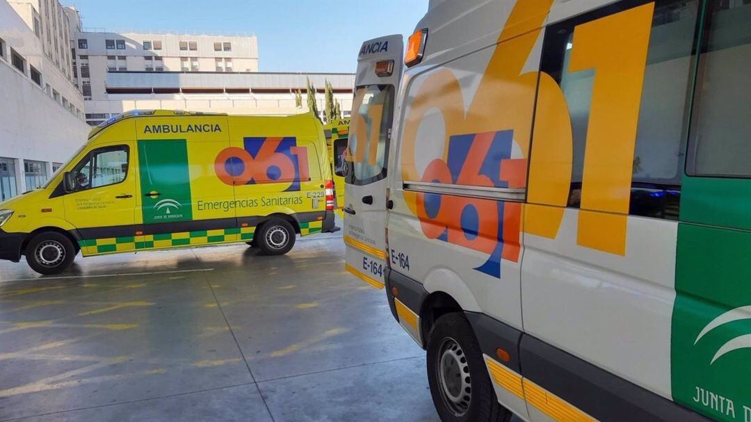 Ambulancia a las puertas de un centro sanitario