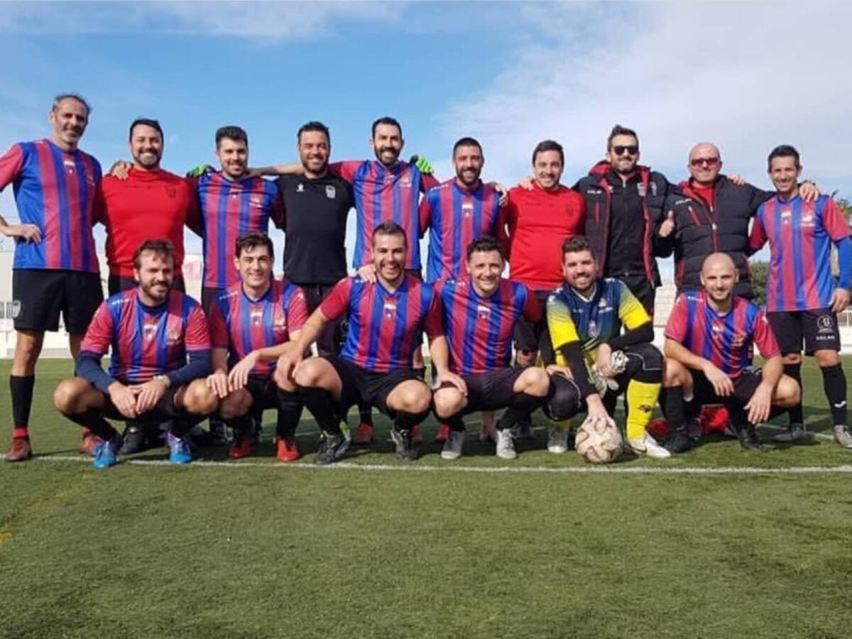 El Eldense veteranos sigue al frente de la clasificación