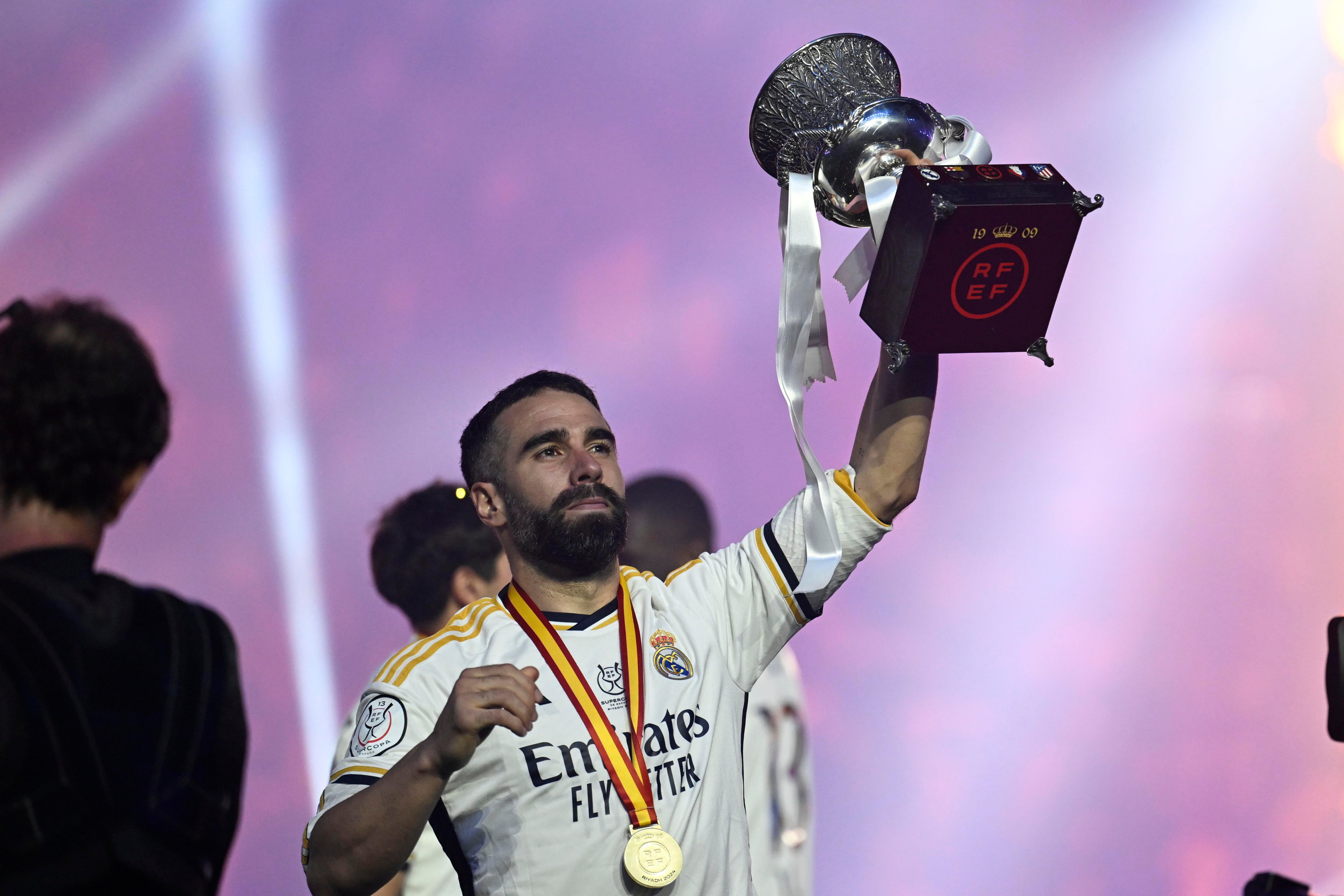 Dani Carvajal celebrando la victoria del Real Madrid ante el FC Barcelona en la Supercopa de España. (Arabia Saudita) EFE/EPA/STR