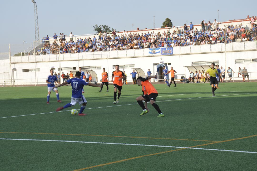 Imagen del partido ante La Lebrijana de la primera vuelta