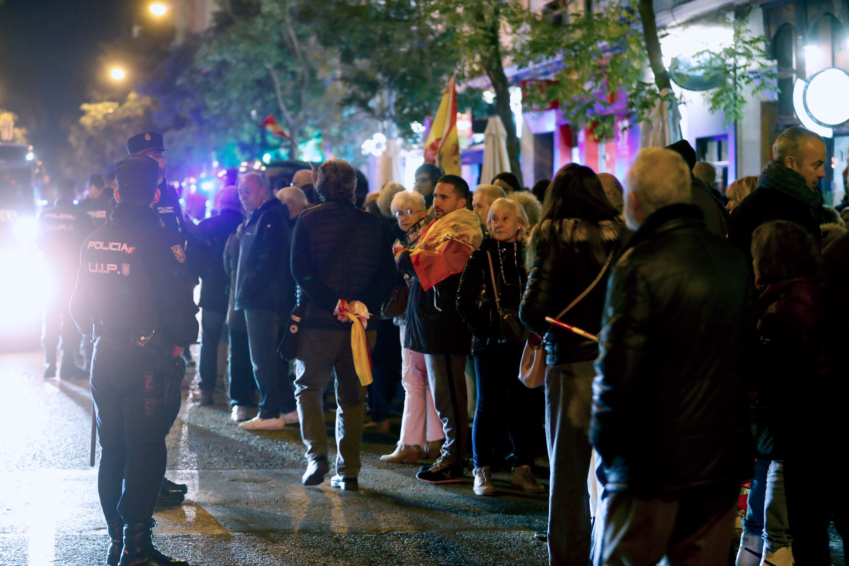 Concentraciones este lunes frente a la sede del PSOE en la calle Ferraz, en Madrid, contra los pactos de investidura del presidente en funciones, Pedro Sánchez, que incluyen una ley de amnistía