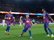 Los jugadores del FC Barcelona celebran un gol ante CA Osasuna