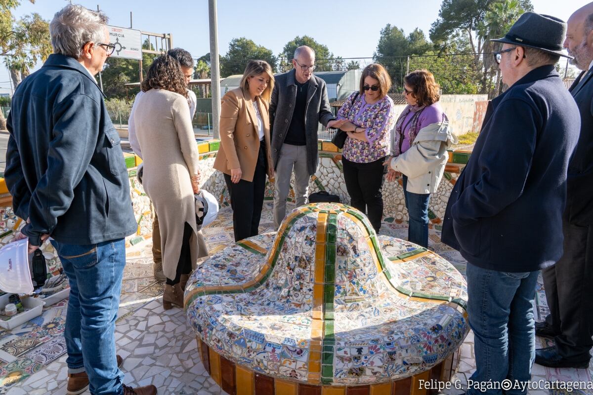 La alcaldesa visita la intervención en el Huerto de las Bolas