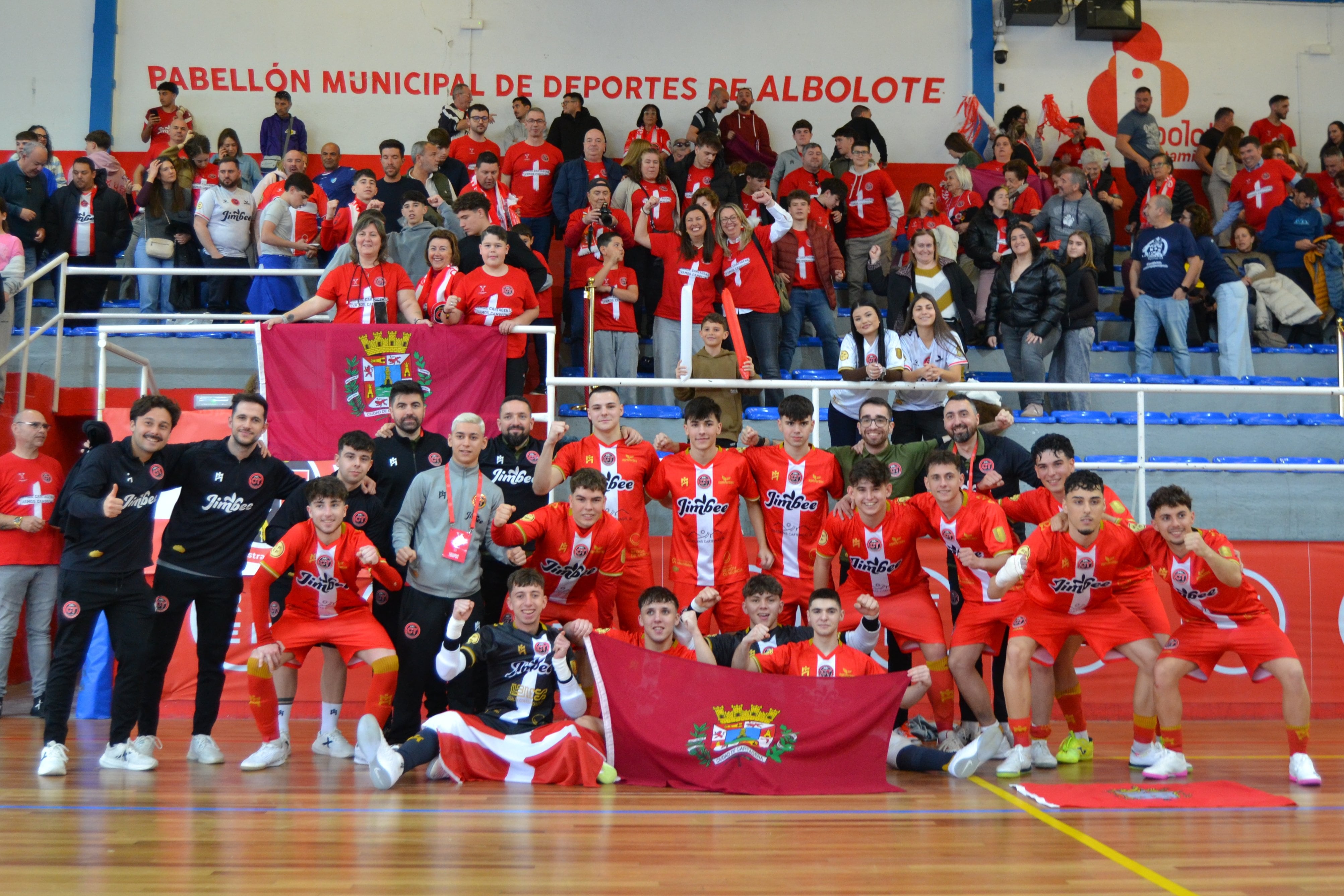 La plantilla del juvenil de Jimbee celebra el pase a semifinales