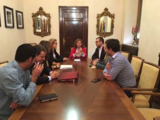 Los diferentes grupos políticos del Ayuntamiento de Jaén durante la reunión sobre la Carrera de San Antón.