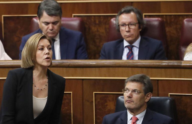 María Doleres de Cospedal, junto a Rafael Catalá.