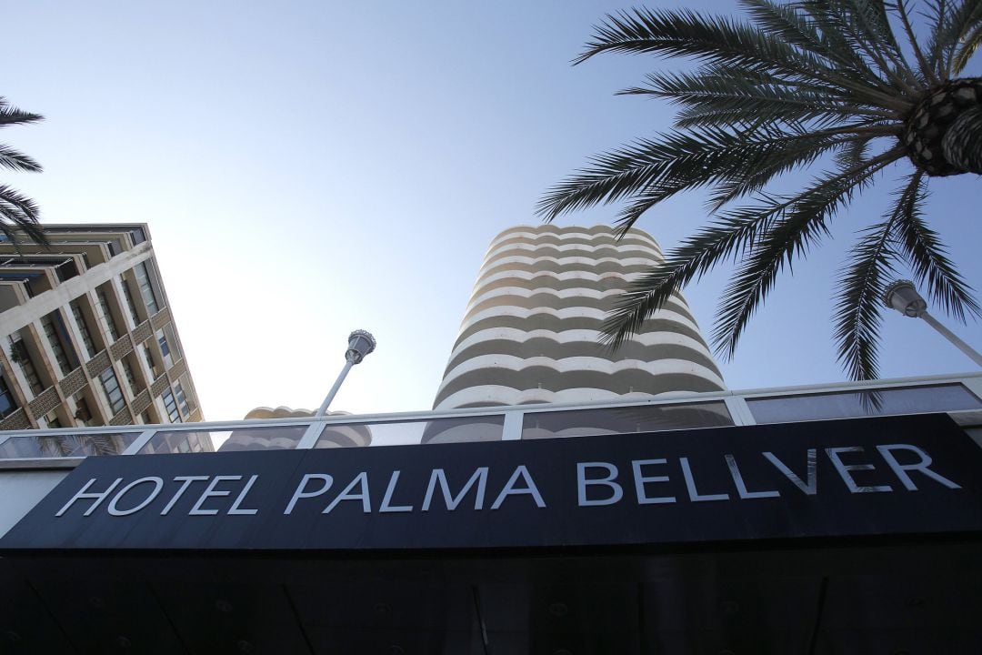 Fachada del hotel Palma Bellver, donde estaban confinados 249 jóvenes que han tenido relación directa o indirecta con el brote de un viaje de estudios a Mallorca.