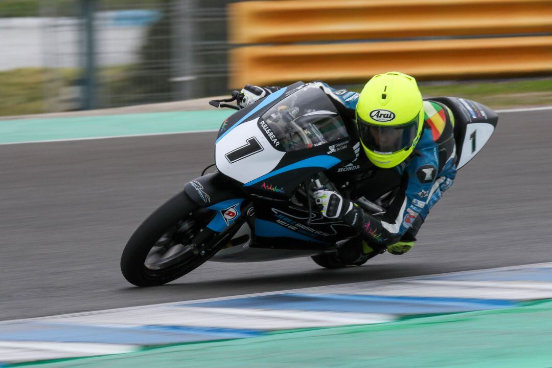 Uno de los pilotos de Moto 4 en las pruebas celebradas en el Circuito