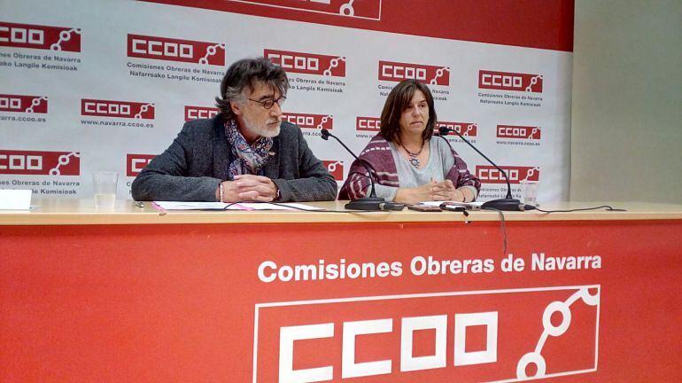 El secretario general de Comisiones Obreras en Navarra, Chechu Rodríguez y la secretaria de Organización, Pilar Arriaga.