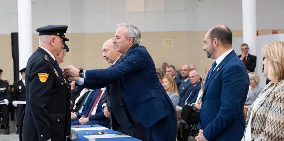 Jorge Azcón ha clausurado en Barbastro la ceremonia de entrega de las condecoraciones al Mérito Policial en Aragón 2023.