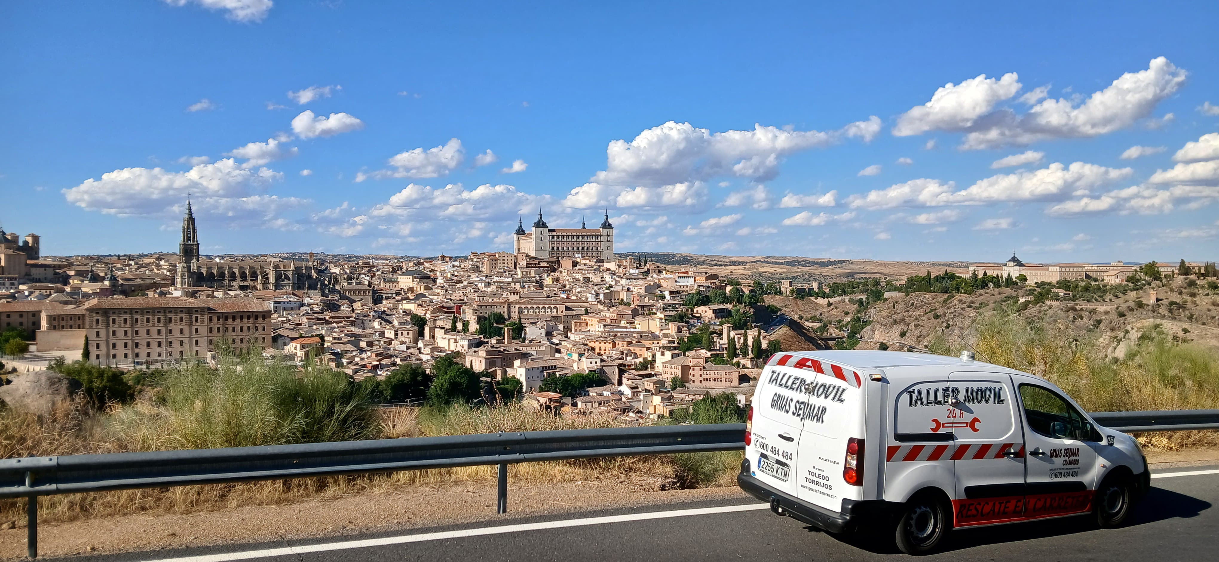 Fernando conduce su coche por ciudad y municipios cercanos