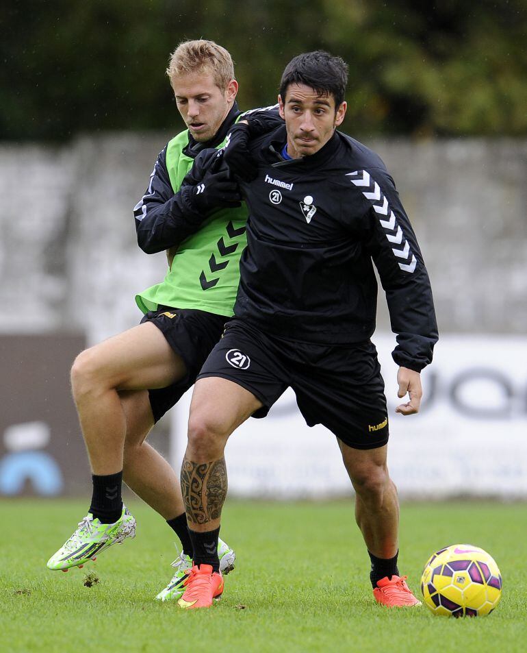 06/11/14 SD EIBAR ENTRENAMIENTO DANI NIETO Y SAUL BERJON