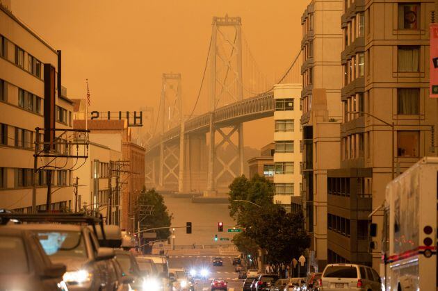 Otra vista del puente de la bahía de San Francisco.