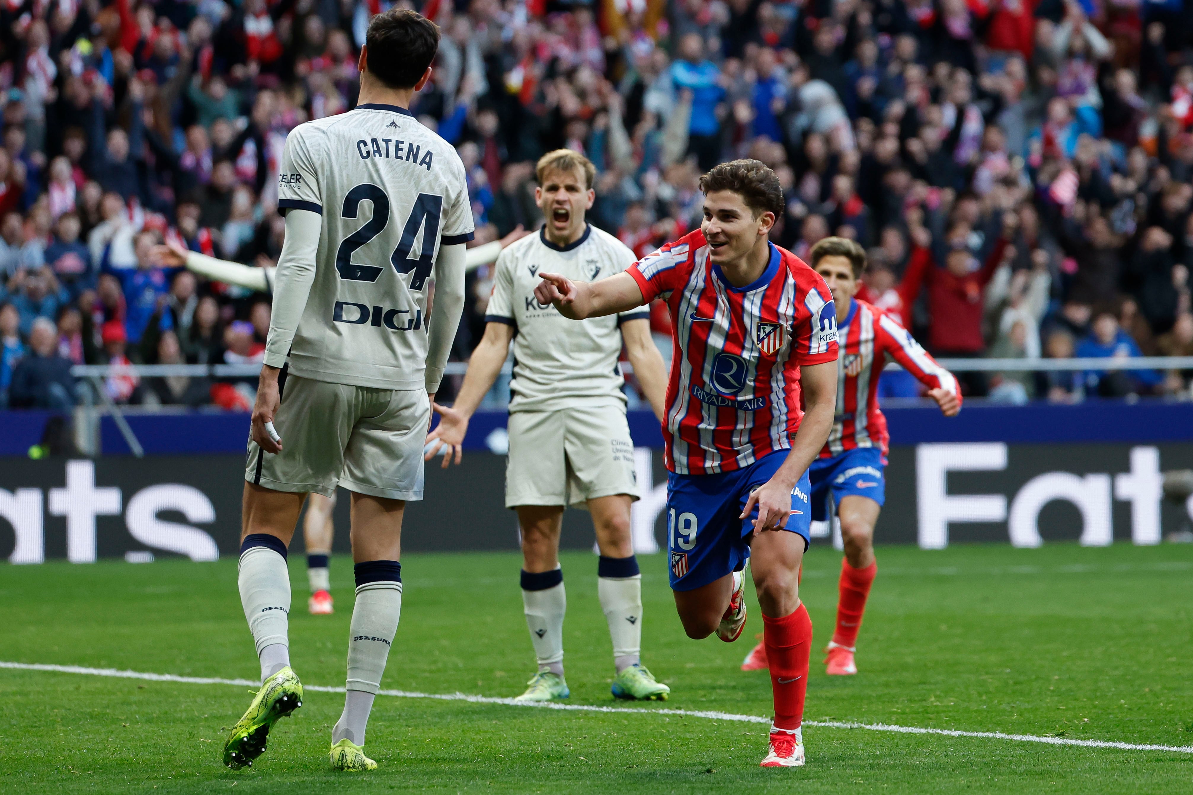 El delantero argentino del Atlético de Madrid Julián Álvarez celebra el gol de su equipo ante Osasuna este domingo en el Riyadh Air Metropolitano de Madrid