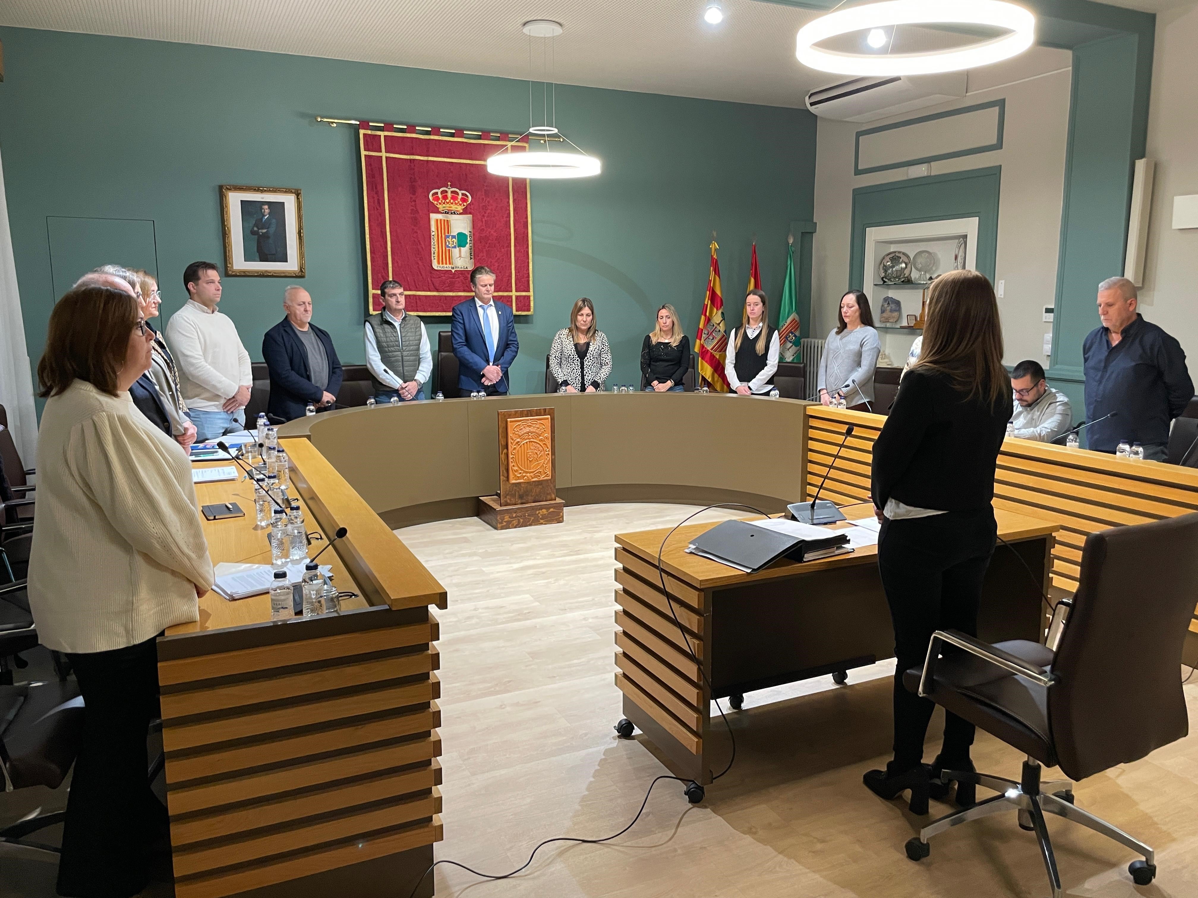 Los concejales de Fraga han guardado un minuto de silencio por las víctimas de la DANA. Foto: Ayuntamiento de Fraga