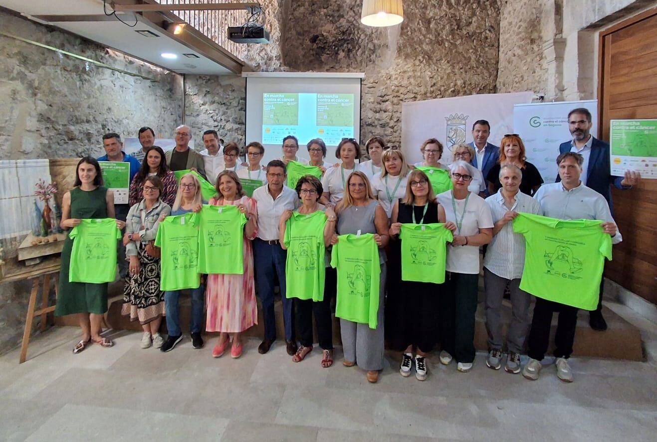 Voluntarios y empresas colaboradoras en la V Marcha contra el Cáncer de Cuéllar y comarca
