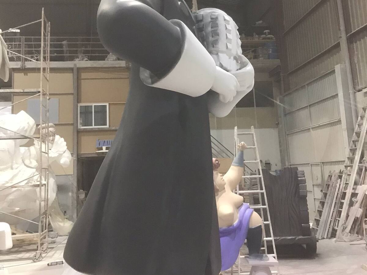 Los talleres de Borriana preparan los monumentos para las Fallas
