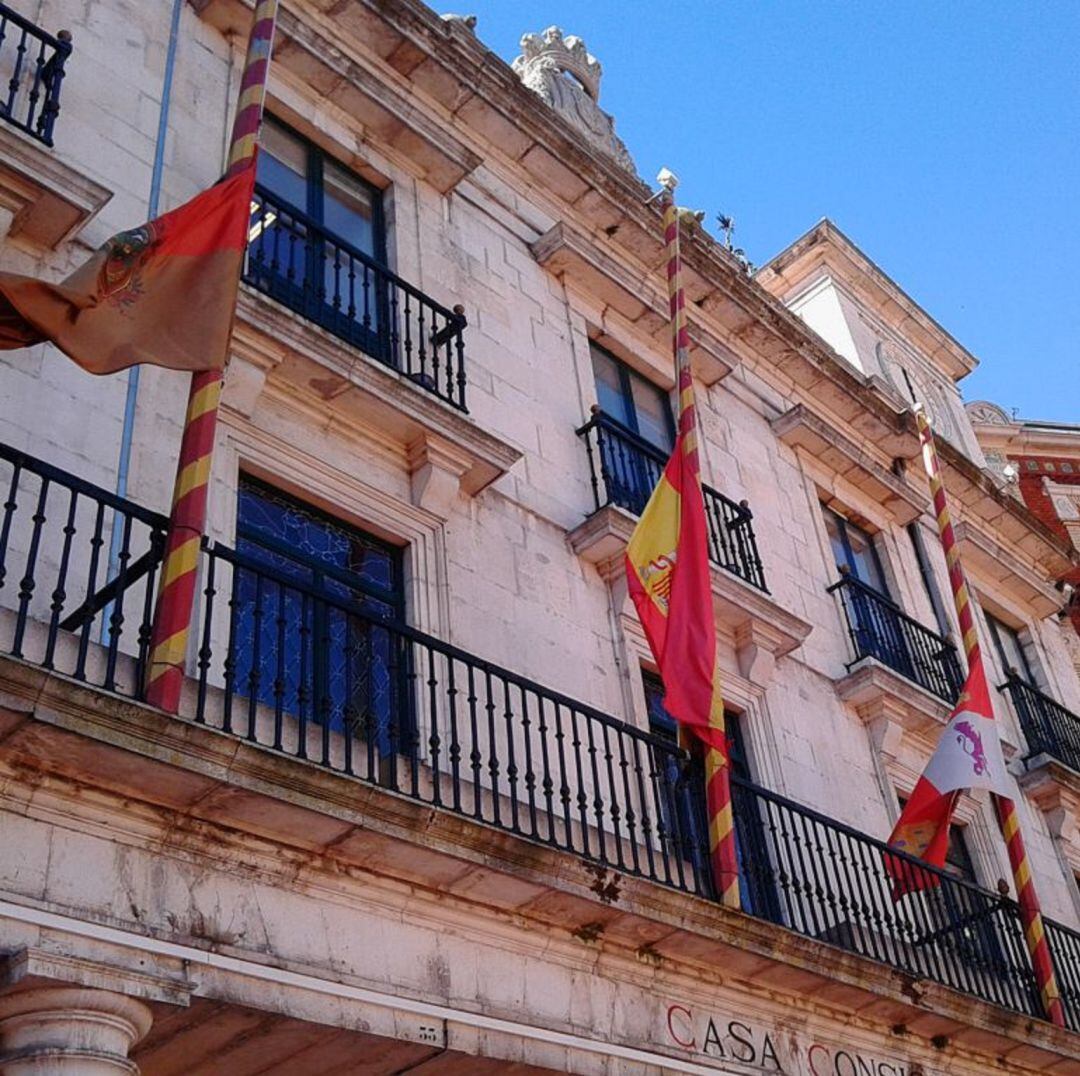 La bandera de la ciudad ondeará a media asta durante esta crisis