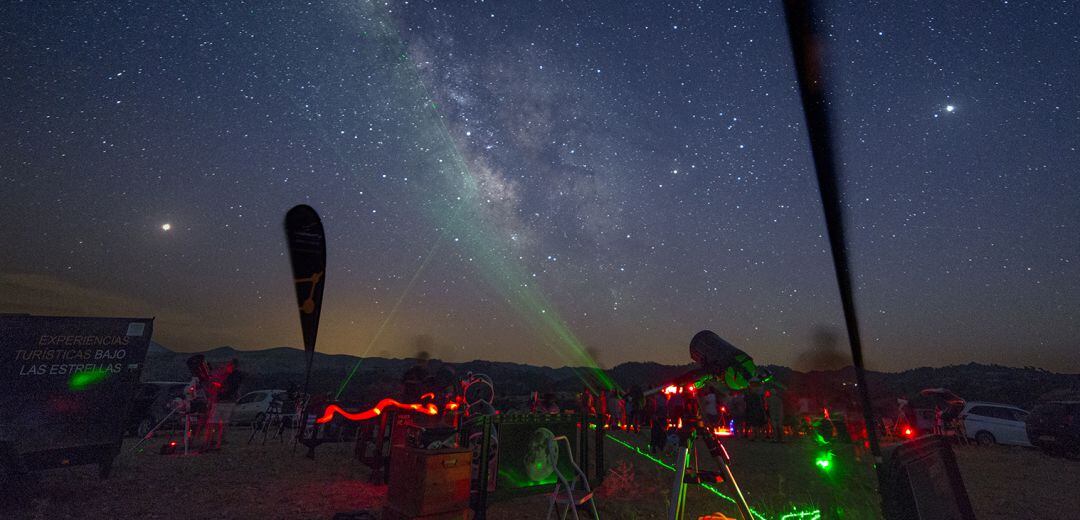 Observación del cielo en una anterior edición de la &#039;Star Party&#039;.