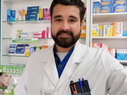 José Luis Troya de la Vega, farmacéutico de La Ventilla, en Fuente Palmera, Córdoba.