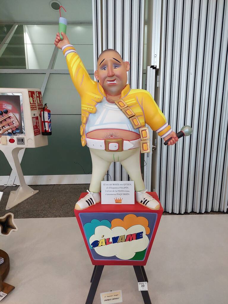 La Exposición del Ninot de las Fallas 2023 abre sus puertas con 750 figuras que rebosan diseño y sátira. Todas ellas quieren salvarse de las llamas gracias al voto popular.