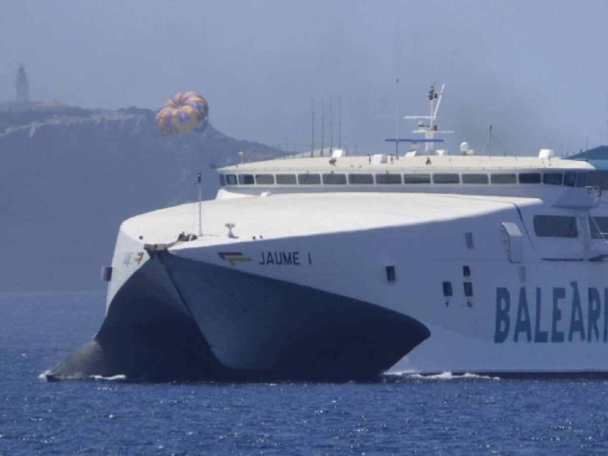 Dos inmigrantes intentan cruzar el Estrecho ocultos en la rampa de un barco