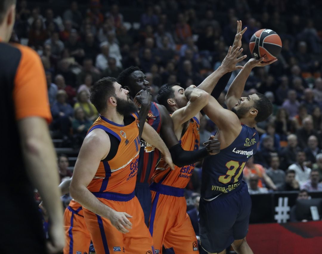 Muy probablemente Valencia Basket y Bakonia se jugarán la vida en la última jornada