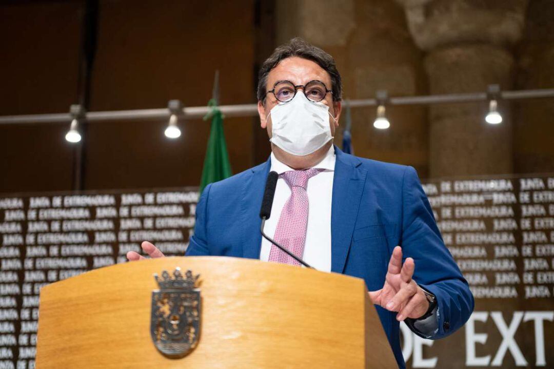 El vicepresidente segundo y consejero de Sanidad, José María Vergeles