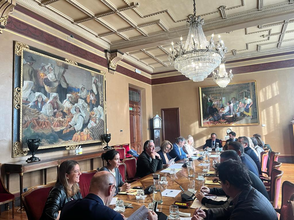 Momento de la reunión de los portavoces parlamentarios, hoy en la Junta General